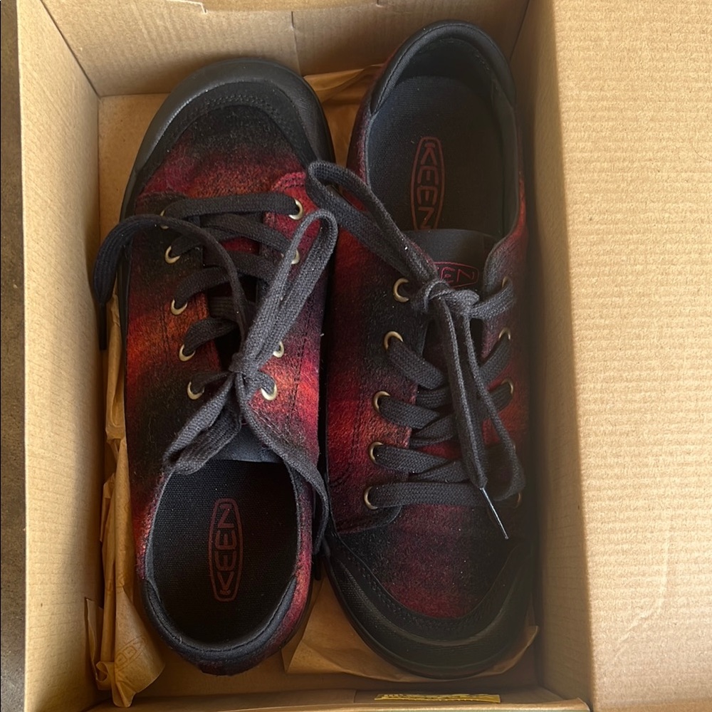 Keen Black and Red Casual Shoes